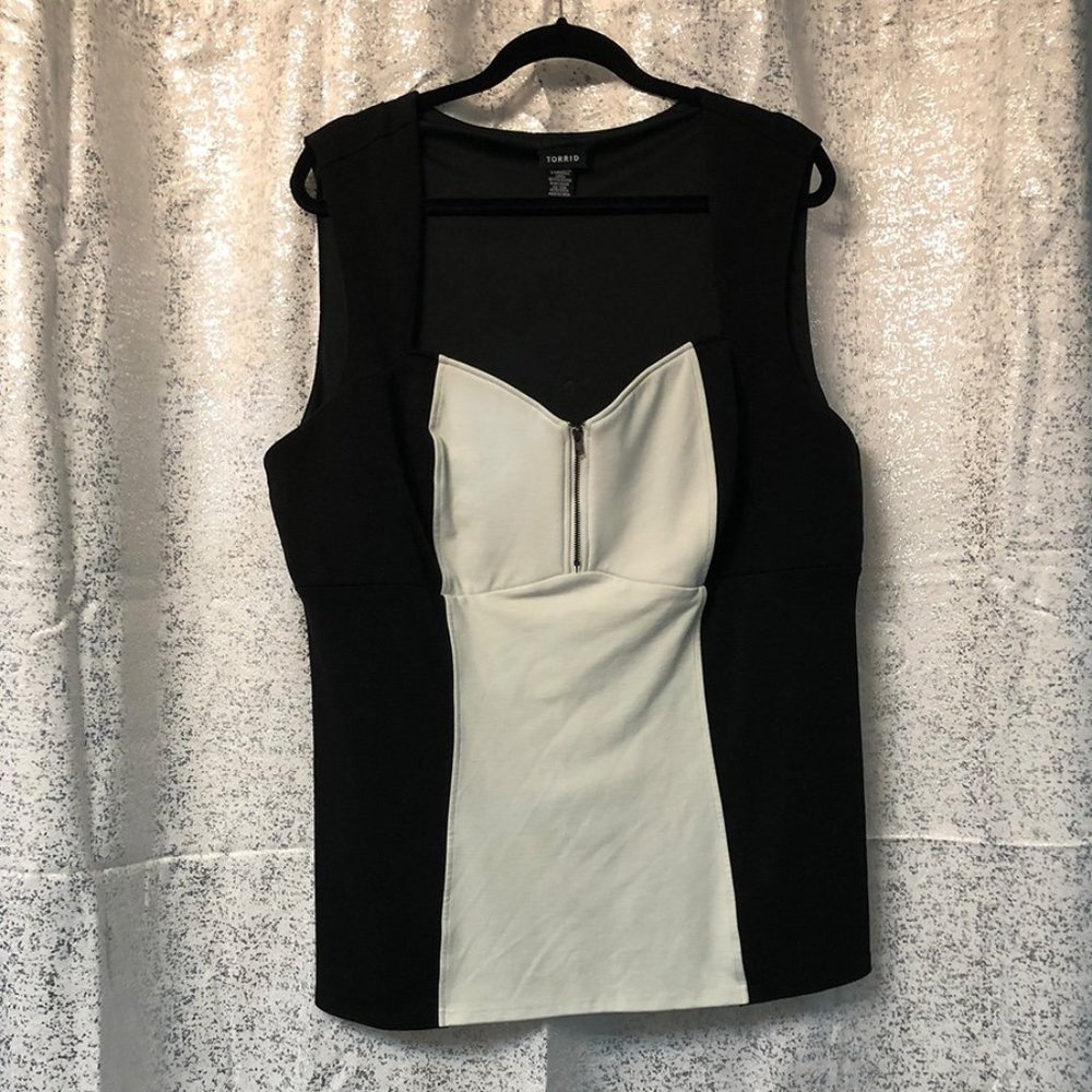 Torrid Color Block Zip-Front Sleeveless Top – Black & White – Size 3 (NWOT)